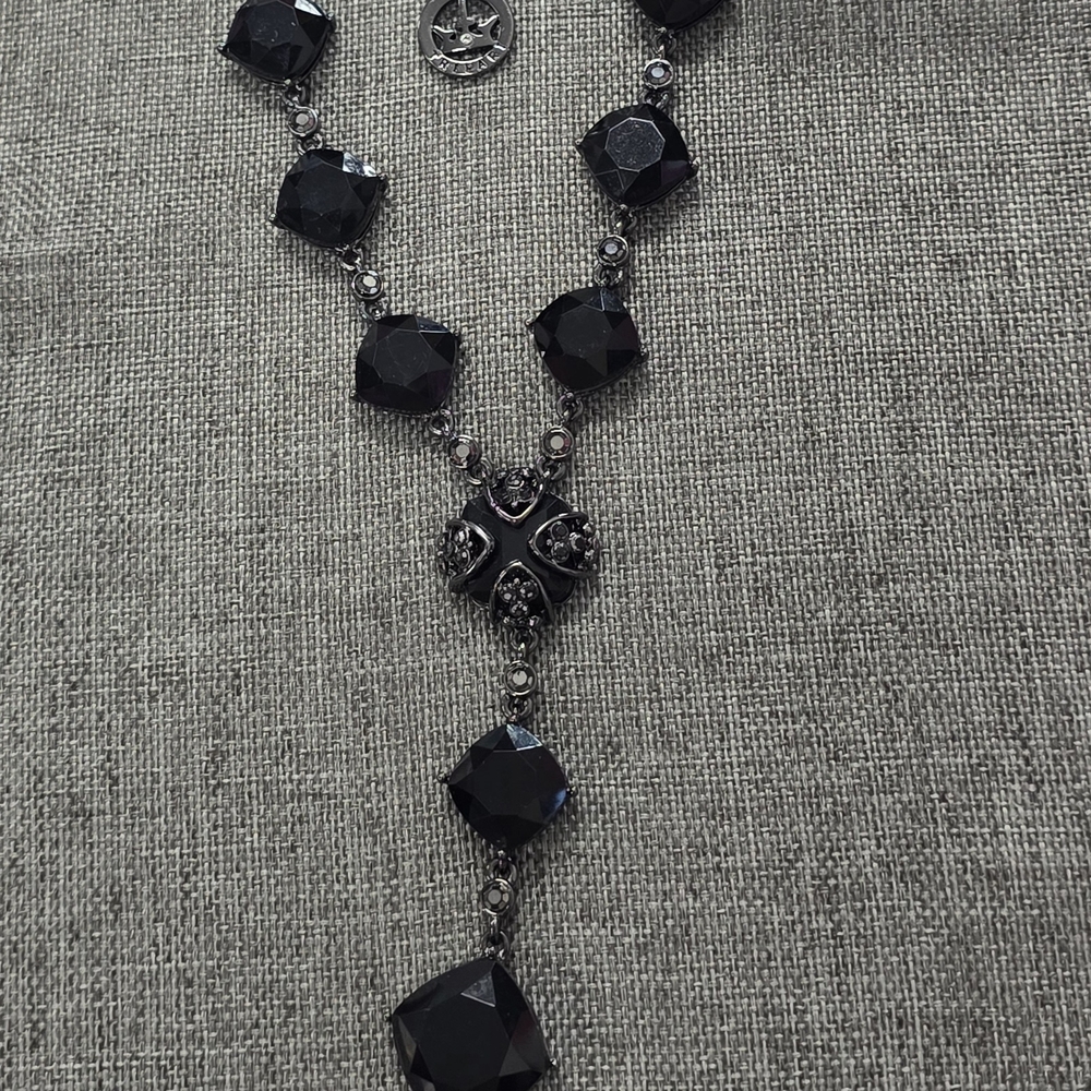 Vintage Signed Trifari Y-drop necklace with black arcrylic faceted stones. EUC - Picture 4 of 11
